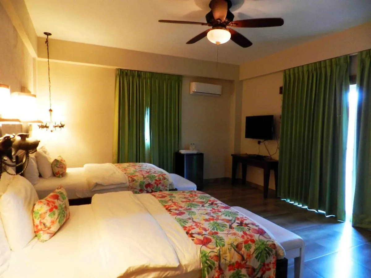 Mon Hotel Boutique Constanza 4*,